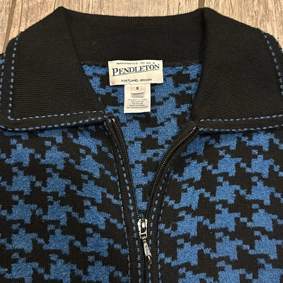 Pendleton houndstooth zip up sweater, size small - Picture 2 of 7